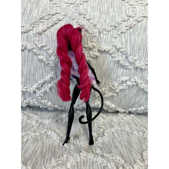 Monster High Doll Catty Noir Ghoulebrities in Londoom 2011 - Picture 3 of 6